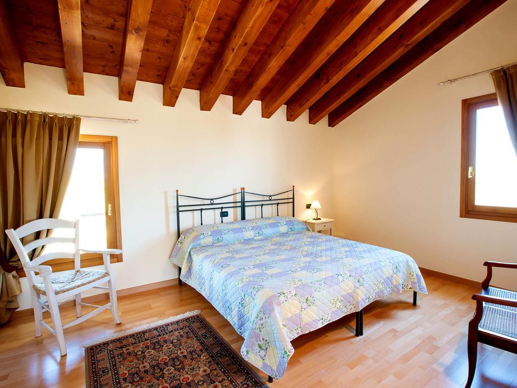 Agriturismo Crocerone Bed & Breakfast Bassano del Grappa Room photo